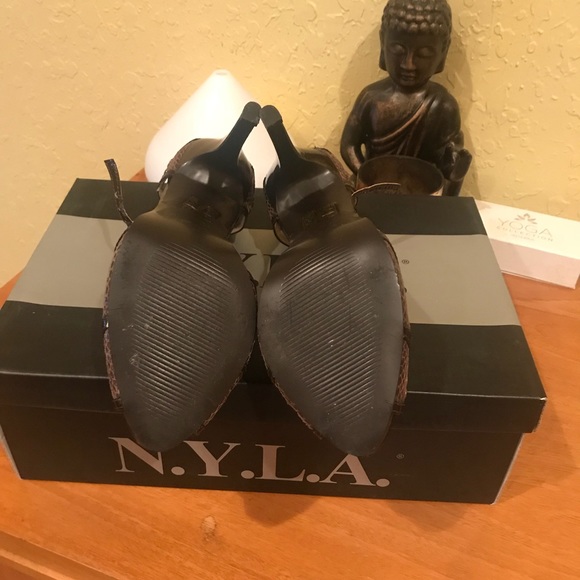 NYLA Brown heels with studs - Picture 4 of 4